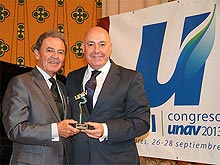D. Jos� Luis Prieto Otero, Presidente de UNAV y D. Ricardo Palazuelos, Iberia (Gerente nacional aa.vv.)