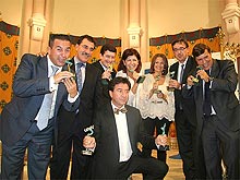 Galardonados (de izquierda a derecha): D. Jes�s Arce, Consejer�a de Turismo (Director de Marketing), D. Manuel Mart�n, Enterprise Atesa (Subdirector de ventas), D. Manuel L�pez, Intermundial Seguros (Consejero Delegado), D.� Elisa Mart�nez , Aon Taeds (Directora Risk Services), D.� Ana Cobo Carmona, Ayuntamiento de Linares (Concejala de Comercio), D. Josep Garc�a, Aon Taeds (en representaci�n de ARAG), D. Ram�n S�nchez, Amadeus Espa�a (Director Comercial)